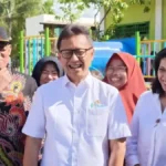 Menteri Kesehatan (Menkes) Budi Gunadi Sadikin (tengah) berkunjung ke Sumenep untuk meninjau pelaksanaan program imunisasi massal campak, Kamis (28_08). (Ist)