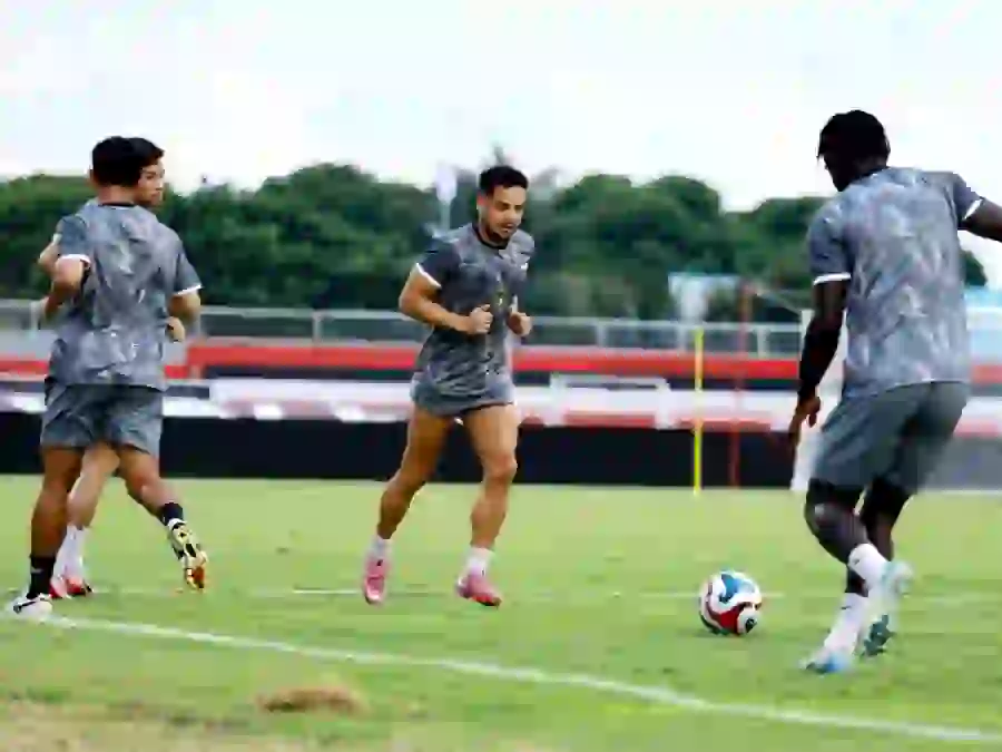 Pemain Madura United menjalani "official training" jelang laga lawan Malut United, Kamis (18/9). (Ist)