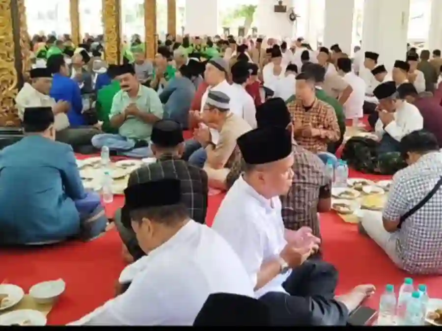Pemkab Sumenep menggelar Doa Bersama untuk Keselamatan Negeri di Pendopo Agung Keraton setempat, Selasa (02_09). (KM-06)