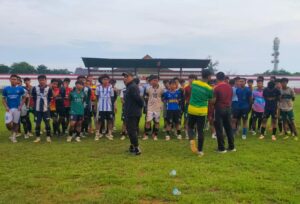Sebanyak 60 pemain asal Sumenep mengikuti seleksi pemain yang dilakukan Perssu Madura City menjelang Liga 4 Jatim 2025 di Stadion A Yani Sumenep, Kamis (20/11). (Ist)