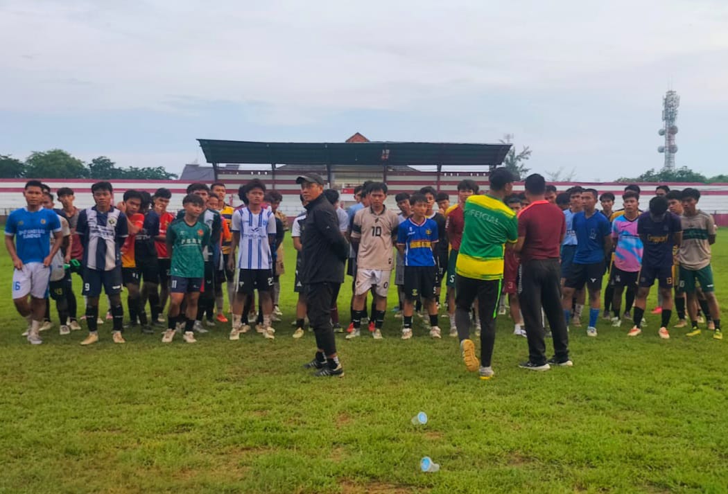 Sebanyak 60 pemain asal Sumenep mengikuti seleksi pemain yang dilakukan Perssu Madura City menjelang Liga 4 Jatim 2025 di Stadion A Yani Sumenep, Kamis (20/11). (Ist)