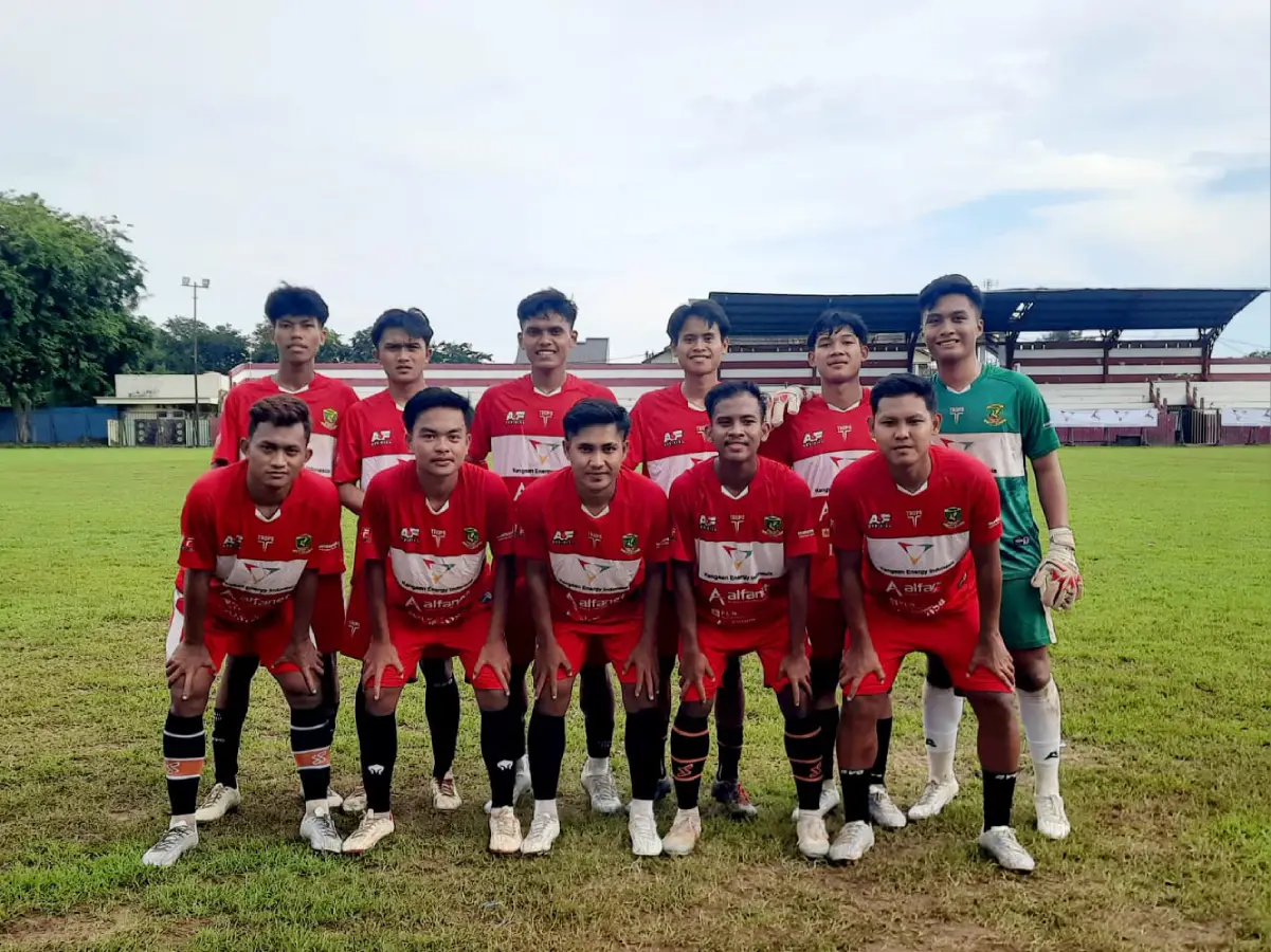 Para pemain Perssu Madura City di Stadion A Yani Sumenep, Selasa (2/12). (Ist)